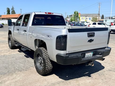 Used 2011 Chevrolet Silverado 2500 LT w/ Interior Plus Package AWD/4WD image 4