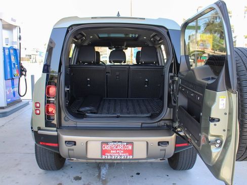 Used 2022 Land Rover Defender 110 X-Dynamic SE AWD/4WD image 25