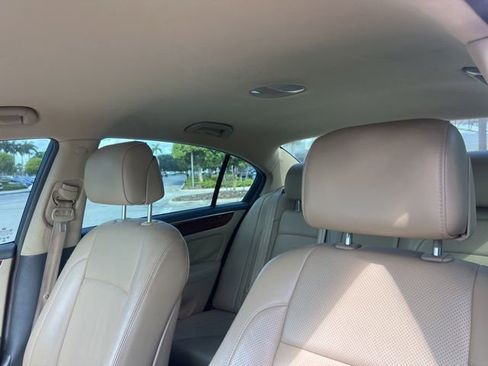 Used 2013 Hyundai Genesis 3.8 RWD image 17