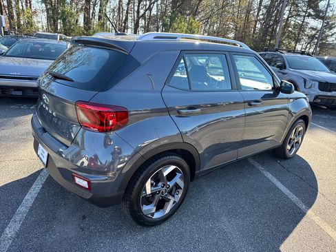 Certified 2024 Hyundai Venue SEL image 7