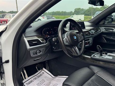 Used 2022 BMW 740i w/ M Sport Package RWD image 39