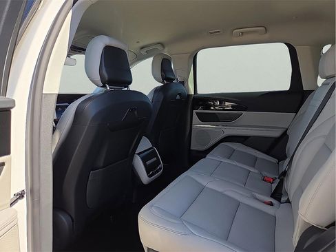 New 2026 Lincoln Nautilus Premier image 12