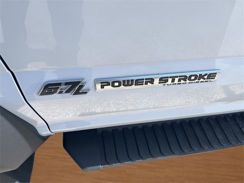 Used 2017 Ford F550 2WD Regular Cab Super Duty image 38