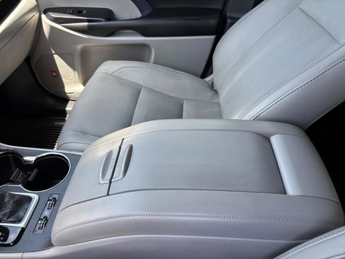 Used 2016 Toyota Highlander Limited Platinum image 19