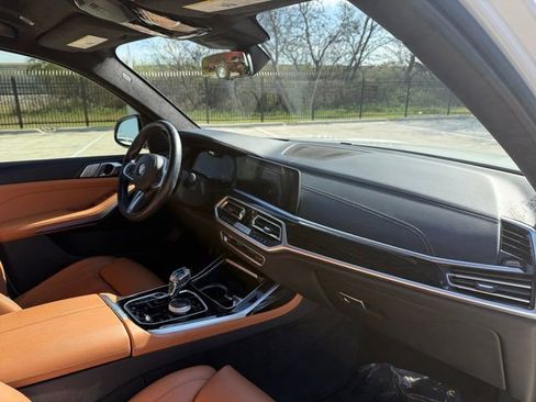 Used 2022 BMW X7 xDrive40i w/ M Sport Package image 10