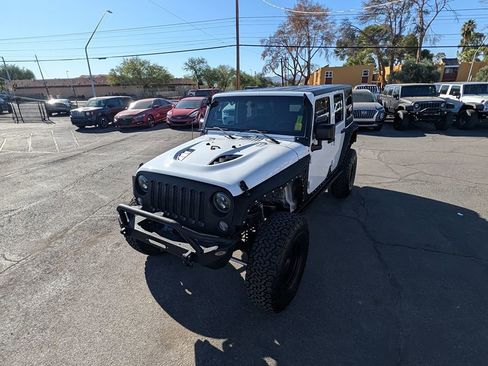 Used 2015 Jeep Wrangler Unlimited Rubicon image 56