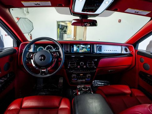 Used 2022 Rolls-Royce Phantom Sedan image 67