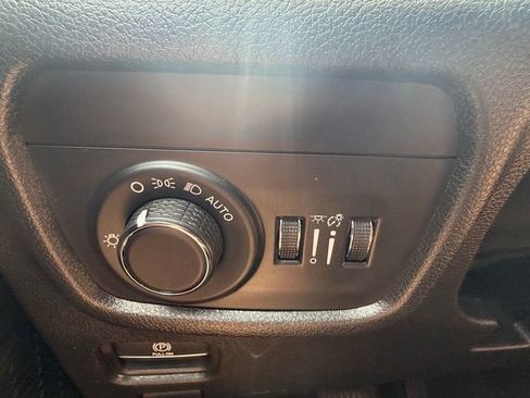 Certified 2023 Jeep Grand Cherokee L Laredo AWD/4WD image 32
