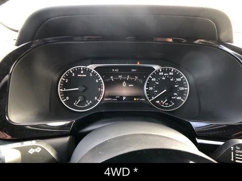 Used 2022 Nissan Pathfinder SL image 16