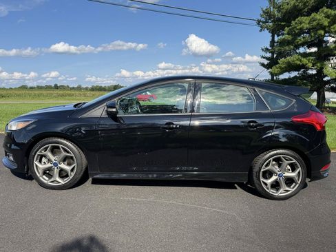 Used 2018 Ford Focus ST FWD image 3