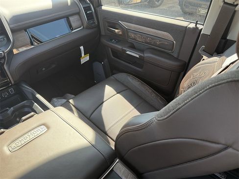 New 2025 RAM 2500 Limited image 27