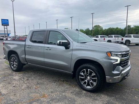 Used 2023 Chevrolet Silverado 1500 LT AWD/4WD image 2