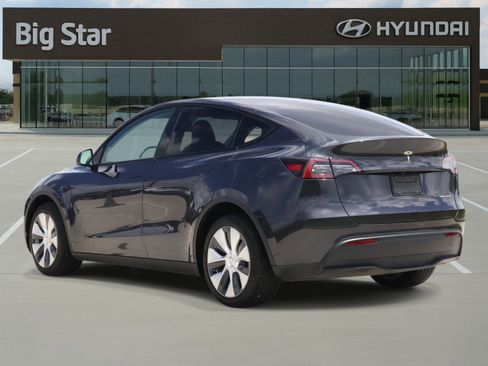 Used 2024 Tesla Model Y Long Range AWD/4WD image 3