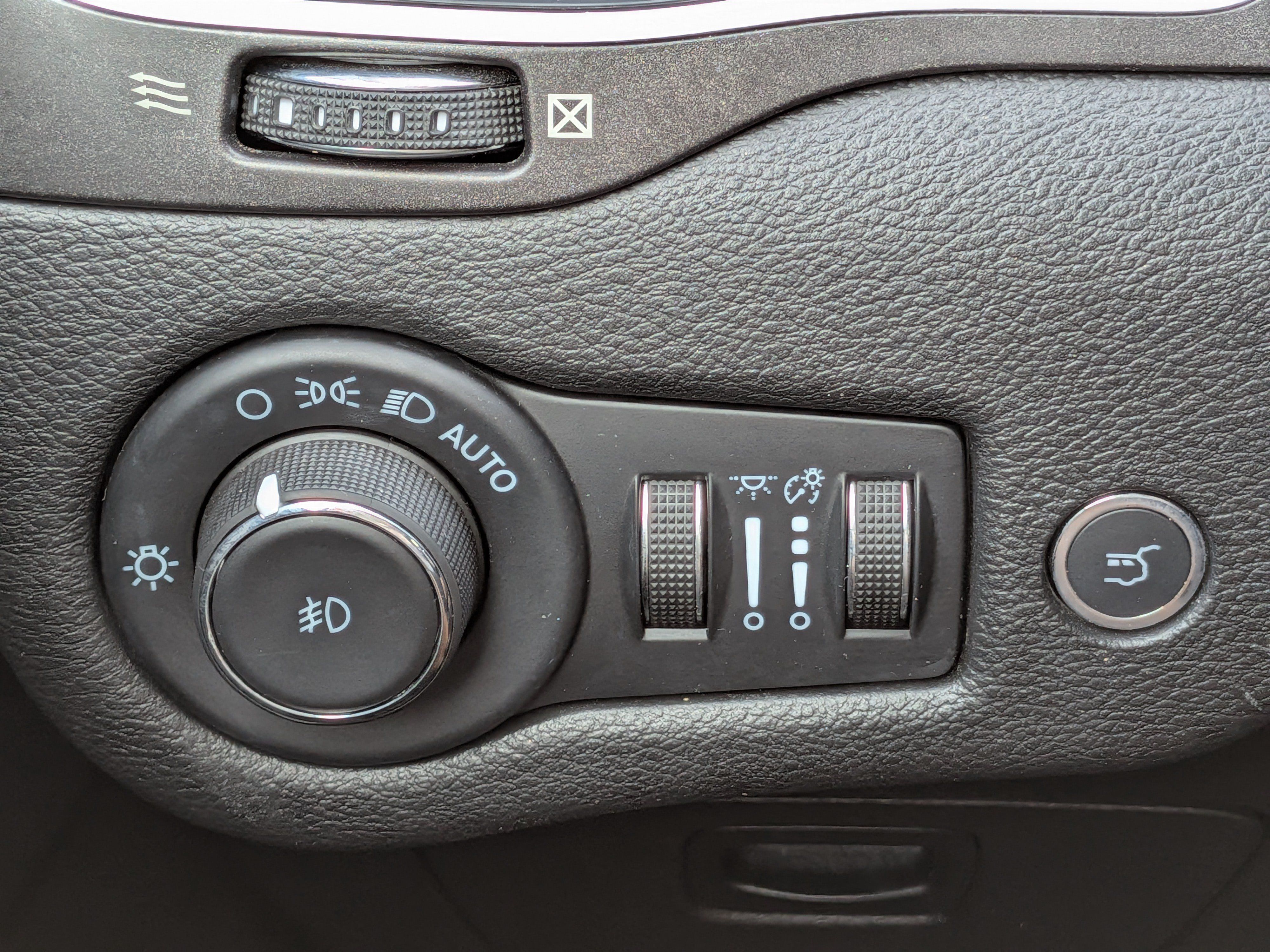 Used 2021 Jeep Cherokee Trailhawk w/ Sun, Sound & Nav Group AWD/4WD image 26