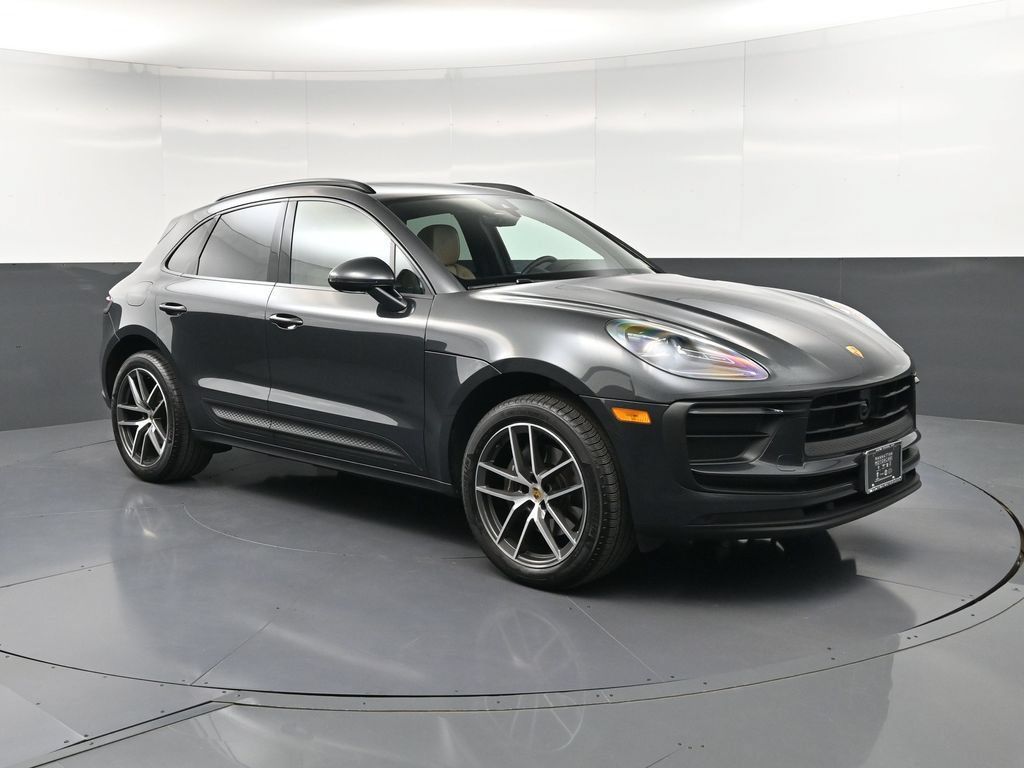 Certified 2026 Porsche Macan AWD/4WD image 10
