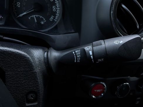Used 2018 Toyota Tacoma TRD Off-Road AWD/4WD image 44