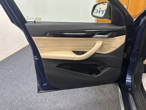 Used 2018 BMW X1 xDrive28i AWD/4WD image 4