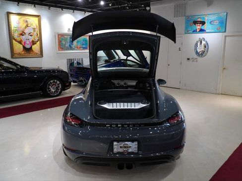 Used 2018 Porsche 718 Cayman RWD image 12