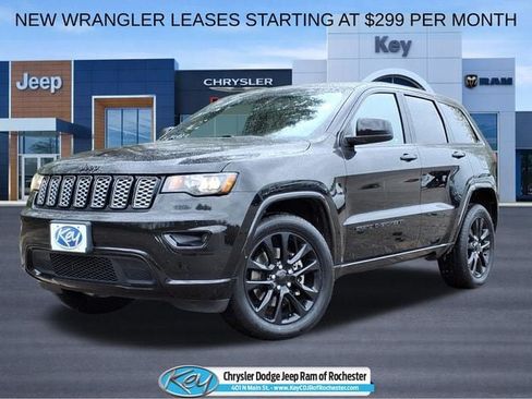Used 2022 Jeep Grand Cherokee Laredo X AWD/4WD image 1