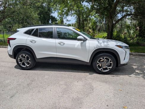 Used 2024 Chevrolet Trax LT w/ Driver Confidence Package FWD image 10
