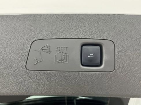 Used 2023 Lincoln Corsair AWD image 16