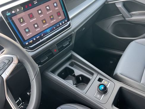 New 2026 Volkswagen Tiguan SE R-Line FWD image 14
