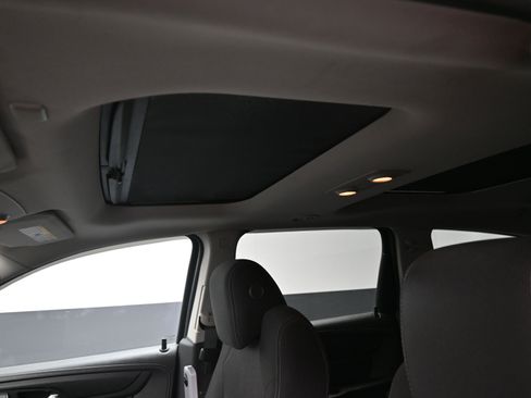 Used 2016 Chevrolet Traverse LT w/ Style and Technology Package image 14