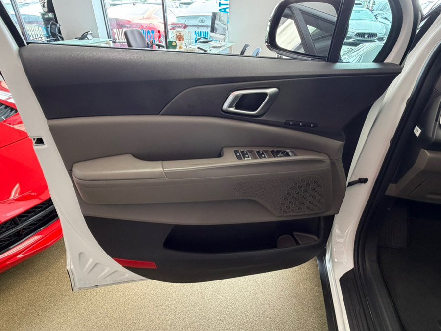 Used 2025 Kia Carnival EX FWD image 27