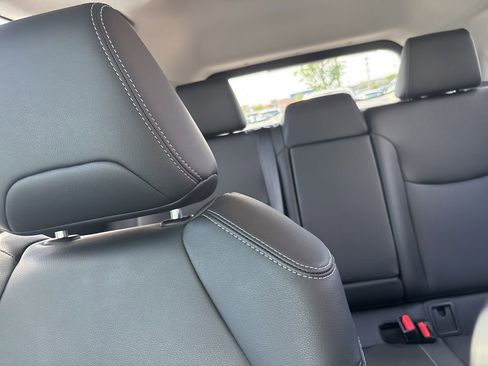 Used 2023 Toyota Corolla Cross XLE w/ Convenience Package image 10