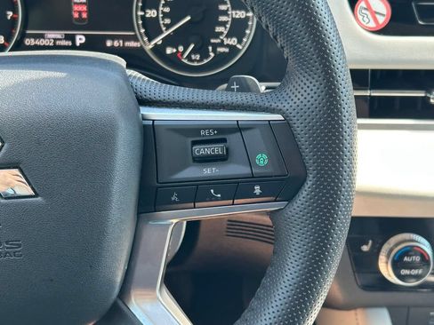 Used 2025 Mitsubishi Outlander SE FWD image 38