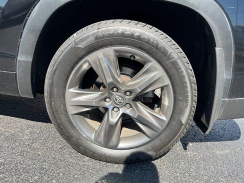 Used 2019 Toyota Highlander Limited AWD/4WD image 10