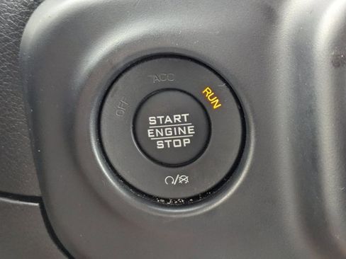 Used 2019 Jeep Wrangler Unlimited Sport image 24