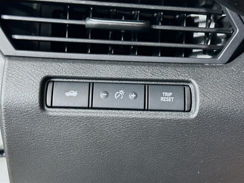 Used 2025 Nissan Altima 2.5 SV FWD image 17