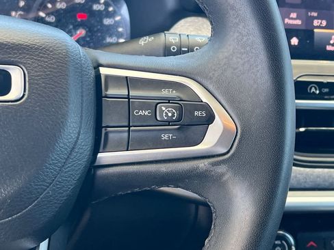 Used 2023 Jeep Compass Latitude AWD/4WD image 29