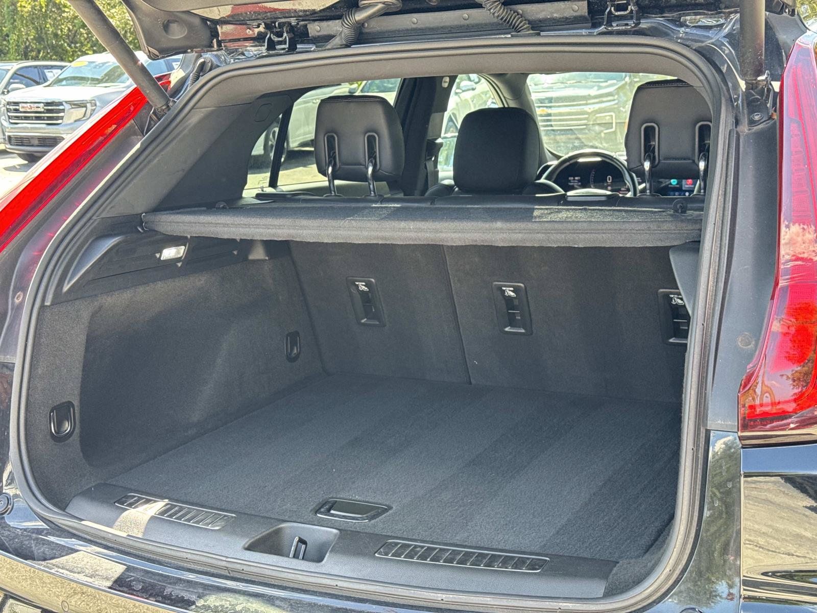 Certified 2025 Cadillac XT4 Premium Luxury FWD image 29