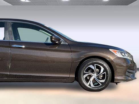 Used 2017 Honda Accord LX image 32