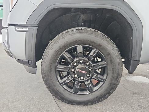 Used 2025 GMC Sierra 2500 AT4 image 39