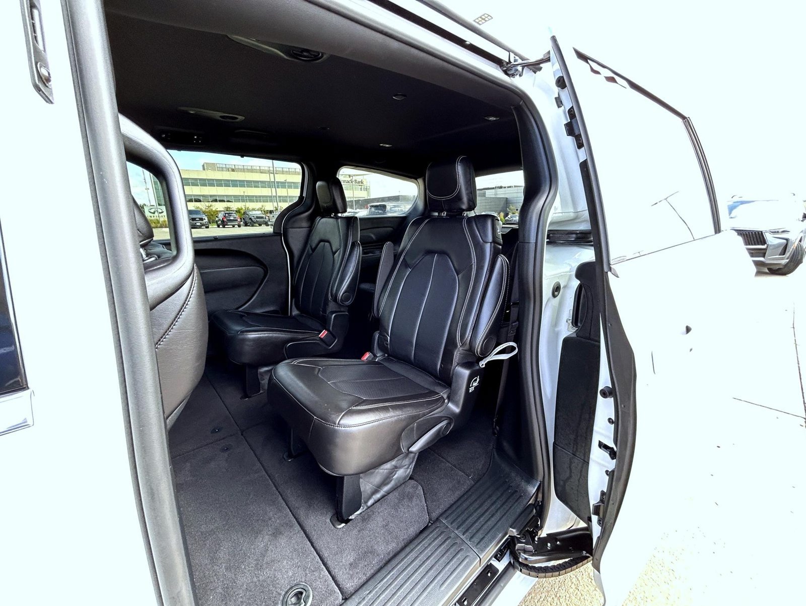 Used 2025 Chrysler Pacifica Select FWD image 20