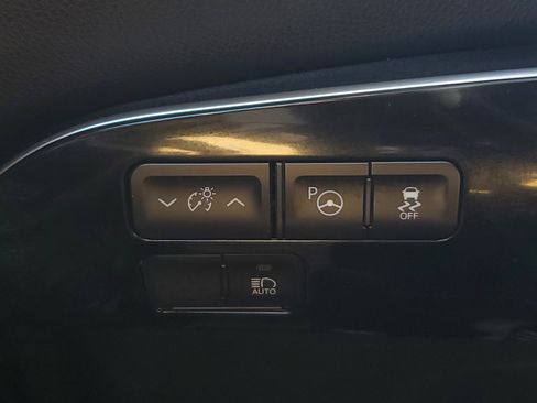 Used 2022 Toyota Prius LE image 30