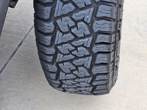 Used 2018 Jeep Wrangler Unlimited Sahara AWD/4WD image 14