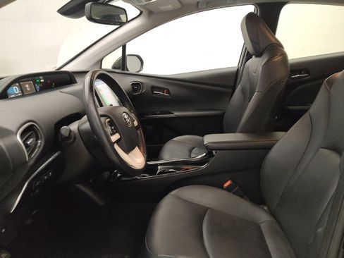 Used 2018 Toyota Prius Four w/ Advanced Technology Package image 17