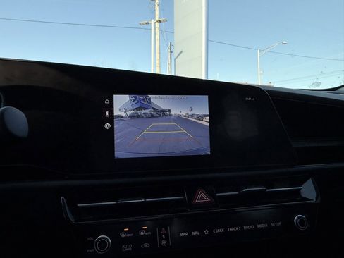 Used 2024 Kia Niro SX Touring image 17