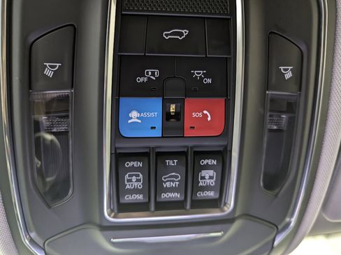 Used 2022 Jeep Grand Cherokee Limited image 25