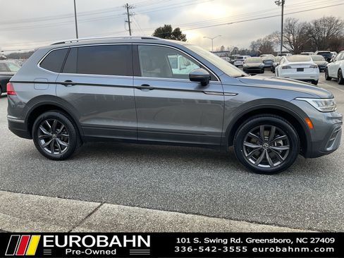 Used 2022 Volkswagen Tiguan SE image 32