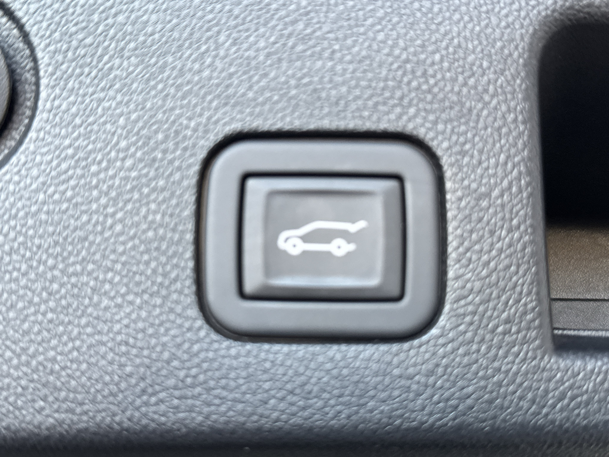 Used 2025 Chevrolet Equinox LT w/ Convenience Package II FWD image 21