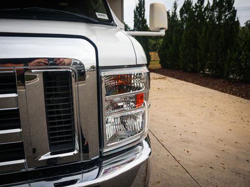 Used 2018 Ford E-350 and Econoline 350 Super Duty w/ Motorhome Prep Package image 5