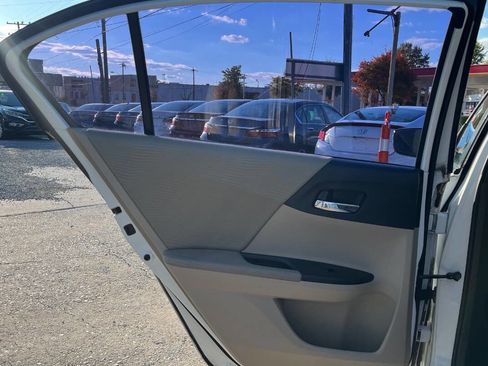 Used 2017 Honda Accord LX image 11