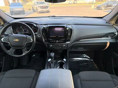 Used 2022 Chevrolet Traverse LT AWD/4WD image 17