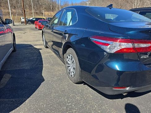 Used 2020 Toyota Camry LE image 5