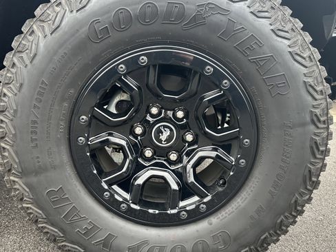 Used 2024 Ford Bronco Wildtrak image 15